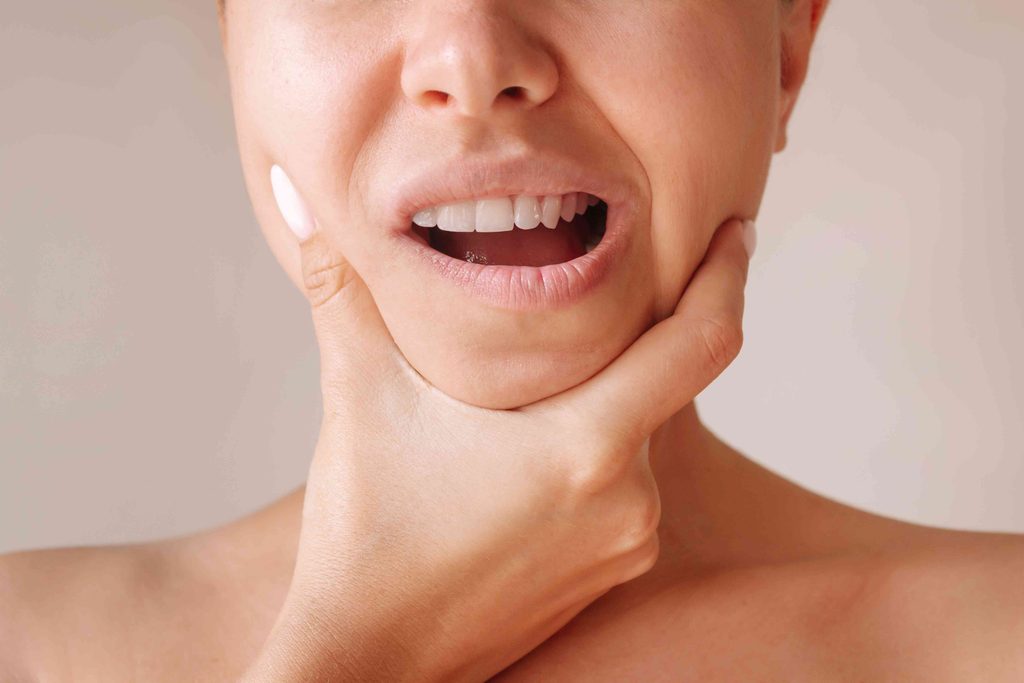 Woman with jaw discomfort